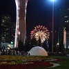 Und als es dunkel wurde wurden die Stadt Astana und der Präsident Nasarbajew mit einem Feuerwerkspektakel gefeiert.