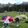 Maciek aus Oppeln und seine Freundin Gosia aus Warschau waren meine Zeltnachbar nicht nur in der Siedlung Altyn Araschan, sondern auch schon ein Tag davor. Maciek war ein ehemaliger polnischer Alpinist, der während der Besteigung des Achttausenders Makalu alle Finger verloren hat.