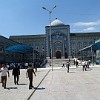 Die Haji-Yakub-Moschee ist die Zentralmoschee von Duschanbe. Weil ich kurze Hose getragen habe, wurde ich von einem alten Tadschiken ermahnt und habe nicht gewagt, in die Moschee hineinzugehen.