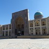 Die Mir-i-Arab-Madrasa befindet sich entsprechend dem 'Zwillings-Prinzip' gegenüber der Kalyan-Moschee. Sie ist die wichtigste religiöse Schule in Buchara. In der Sowjetzeit war Mir-i-Arab die einzige islamische Lehranstalt in der Sowjetunion.