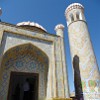 Koroboj Oksokol Moschee ist eine von vielen, weniger bekannten Moscheen in Samarkand. Für einen kleinen Geldbetrag durfte ich zu der Galerie im Minarett rechts hochsteigen.